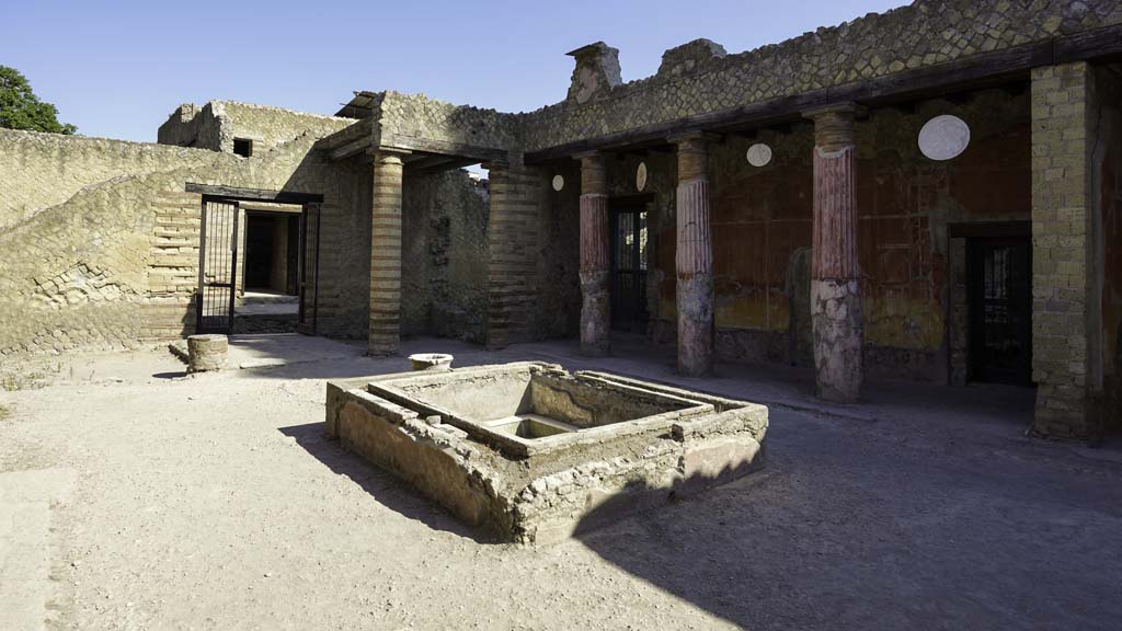 Ins. Or.I.2, Herculaneum. August 2021.
Looking across impluvium towards north-west corner of atrium. Photo courtesy of Robert Hanson.